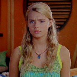 Bella Hartley H2o, Bella Hartley, Indiana Evans, H2o Mermaids, Mako Mermaids, Bella Hair, Hair Inspo, Dyed Hair, Actresses