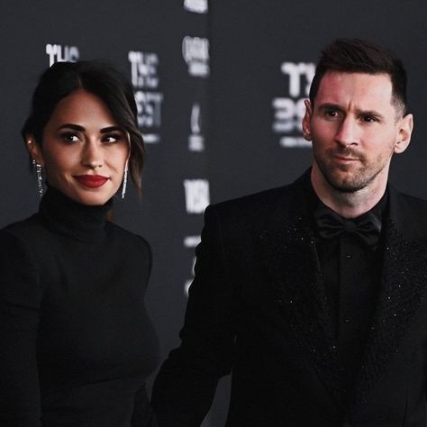 Messi And Wife, Messi And Neymar, Lionel Messi, Neymar, Ronaldo, Cute Wallpapers, Anime Guys, Football, Quick Saves