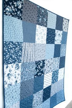 Block Quilt Patterns Easy Squares, Big Square Quilts, Beginner Patchwork Quilt, Patchwork Squares Quilt, Blue Patchwork Quilt, Square Patchwork Quilt Patterns, Square Quilt Block Patterns, Square Block Quilt Patterns, Patchwork Blanket Sewing