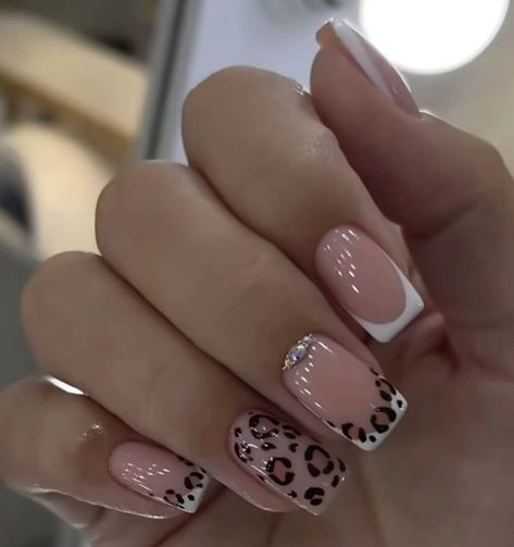 Nail Art Court, Nude Cheetah Nails, Short Cheetah Print Nails, Nails Corte, Xs Nails, Pink Leopard Print Nails, Pink Leopard Nails, Nails Leopard, Leopard Nail Art