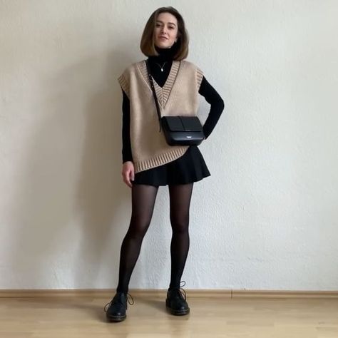 Fall Aesthetic University Outfits, Cool Minimalist Outfits, Europe 2024 Fashion, Vest Pullover Outfit, Home Date Outfit, Cool School Outfits, Cool School, Timeless Fashion Pieces, Preppy Fall Outfits