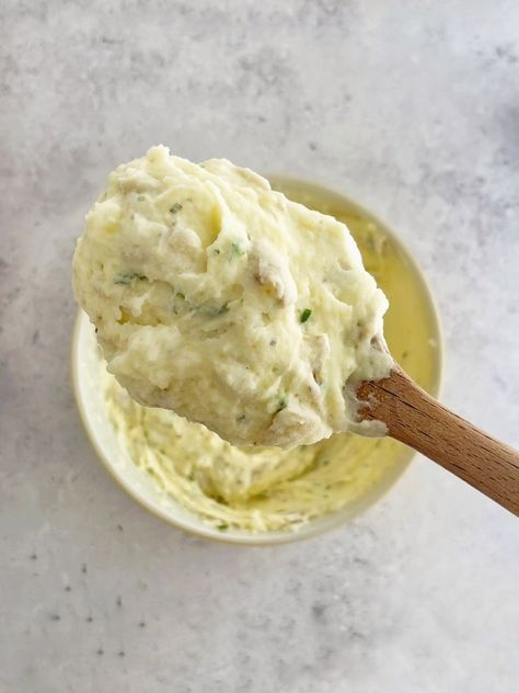 Make-ahead Boursin mashed potatoes are the perfect Thanksgiving recipe! These Boursin cheese mashed potatoes are easy, herby, and delicious! If you're looking for the perfect mashed potatoes for Thanksgiving, then look no further! These Boursin whipped potatoes are full of garlic, fresh chives, and are completely butter-free. Plus, they're incredibly easy and can be made up to 2 days ahead of time, then heated up on Thanksgiving in the slow cooker or over the stove! Mashed Potatoes For Thanksgiving, Boursin Mashed Potatoes, Oven Beef Stew, Cheese Mashed Potatoes, Whipped Potatoes, Perfect Mashed Potatoes, Thanksgiving Recipe, Boursin Cheese, Herb Cheese