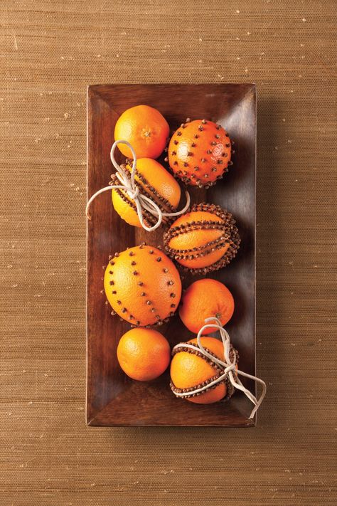 Pomander Balls, Fall Decorating Ideas, Pumpkin Topiary, Orange Clove, Simple Centerpieces, Old Fashioned Christmas, Fabulous Fall, Fall Centerpiece, Fall Table