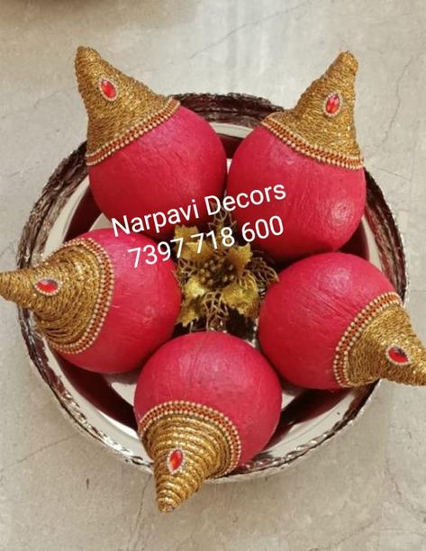 Coconut Plate Decoration, Seervarisai Thattu, Coconut Decoration For Engagement, God Frame, Coconut Design, Engagement Tray, Wedding Trays, Coconut Decoration, Wedding Packing