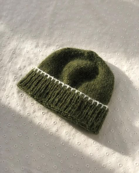 It’s still very much hat weather in the UK, the Blanket Stitch Beanie knitting pattern is on my Website, Etsy and Ravelry 🪲 Suitable for… | Instagram Winter Crochet Beanie, Knitting A Beanie, Knitting Ideas Aesthetic, Aesthetic Beanies, Crochet Beanie Ideas, Beanie Outfit Aesthetic, Beanie Aesthetic, Wool Hat Pattern, Winter Crochet Hat