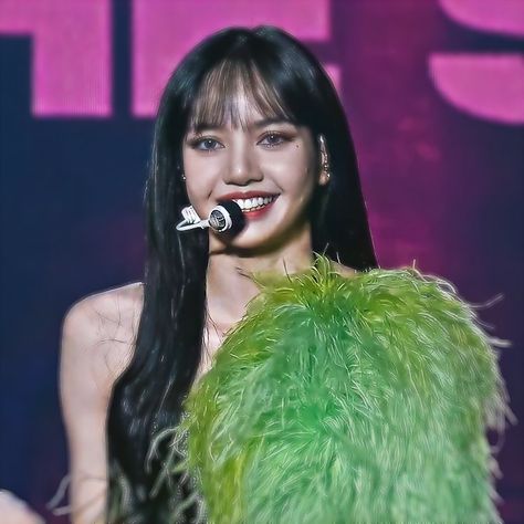 #lisa #lisamanoban #blackpink #kpop #ultralight Lisa Green, Yg Entertaiment, Angel Costume, Korean K Pop, Lisa Blackpink Wallpaper, Lalisa Manobal, Jennie Lisa, Blackpink Photos, Lalisa Manoban