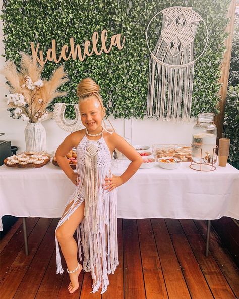 Mum splashes nearly £1k on ‘Kidchella’ party for her daughter’s seventh birthday Coachella Theme Party, Amy Ward, Coachella Theme, Boho Coachella, Coachella Party, Coachella Inspiration, Boho Princess, Festival Attire, Backyard Birthday