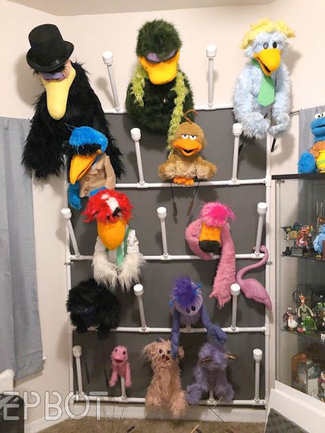 Puppet Storage Ideas, Puppet Storage, Puppet Display, Puppet Stand, Kangaroo Art, Plastic Pencil Box, Puppet Stage, Professional Puppets, Super Cool Stuff