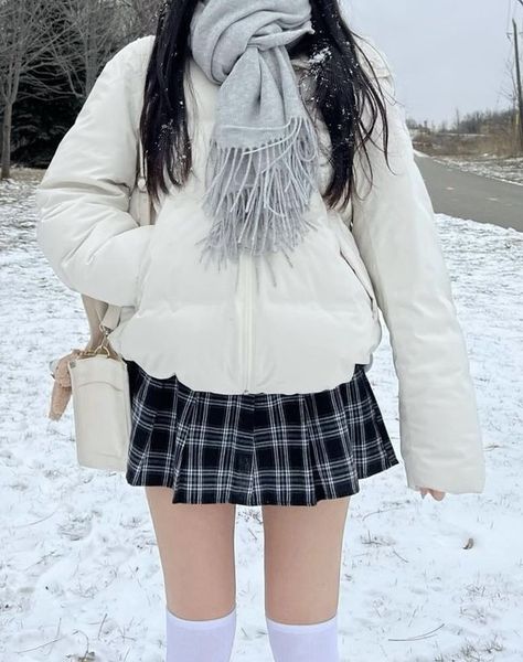 Outfit Idea For Cold Weather, Shojo Girl Outfit Winter, Winter Shoujo Outfit, Korean Winter Outfits, Modest Girly Outfits, Winter Outfits Warm, Oufits Casual, Mexican Outfit, Winter Fashion Outfits Casual