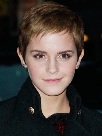 NEW YORK - NOVEMBER 15: Actress Emma Watson visits "Late Show With David Letterman" at the Ed Sullivan Theater on November 15, 2010 in New York City. (Photo by Marcel Thomas/FilmMagic) Emma Watson Pixie, Emma Watson Short Hair, Low Maintenance Short Haircut, Crop Haircut, Pixie Haircut For Round Faces, Quick Hair, Haircut Tutorial, Hair Styles 2014, 2015 Hairstyles