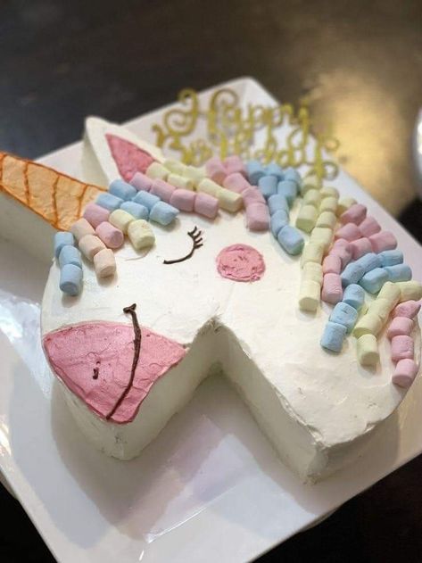 Brilliant!!! Make a unicorn using a round cake! 🦄 

#unicorn #unicorncake #cakedecorating #cake 
Creator unknown3d Diy Unicorn Cake, Make A Unicorn, Diy Unicorn Party, Marshmallow Icing, Cake Unicorn, Cake Decorating Party, Cake Shapes, Round Cake, Bday Cake