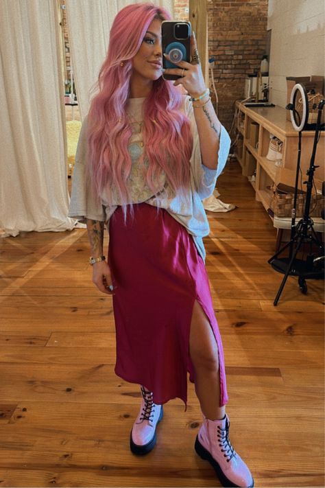 Pink Hair Styling Outfit, Cute Edgy Aesthetic, Edgy Pink Aesthetic Outfit, Outfits That Go With Pink Hair, Ally Nicole Hair, Pink Outfits Aesthetic Summer, Outfits For Pink Hair, Dressed In Lala Outfits, Pink Hair Outfit Style