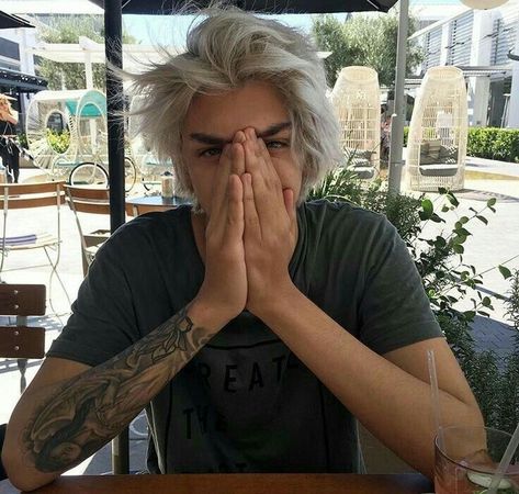 Grunge Boy, Grunge Hair, White Hair, Hair Goals, Dyed Hair, Hair Inspo, Mens Hairstyles, Pretty People, Beautiful People