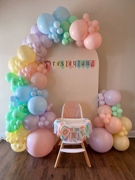 Disneyland Birthday Backdrop, Disneyland Birthday Party Food, Disney Themed First Birthday Girl, Disneyland First Birthday Party, Disney First Birthday Girl, Disneyland First Birthday, Disneyland Birthday Party Theme, First Birthday Balloon Arch, Fairy Theme Birthday Party