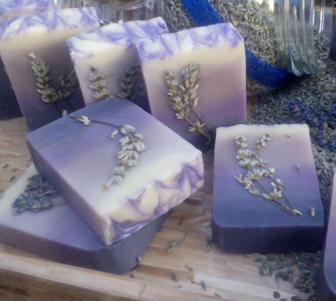 Soap Pictures Ideas, Easy Goat Milk Soap Recipe, Milk Soap Recipe, Soap Photography, Goat Milk Recipes, Mermaid Soap, Herbal Soap, Indian Beadwork, Handmade Soap Recipes