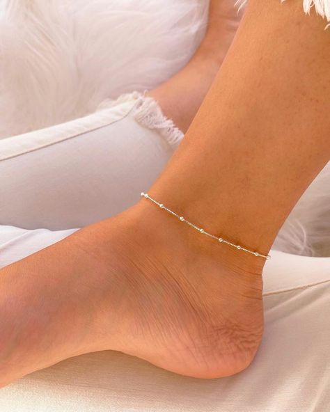 Ankle Jewelry Aesthetic, Permanent Ankle Bracelet, Cute Gold Anklets, Cute Anklets Aesthetic, Gold Delicate Anklets For Summer, Ankle Jewelry Foot Bracelet, Anklet Aesthetic, Beautiful Anklets Feet Jewelry, Permanent Anklet