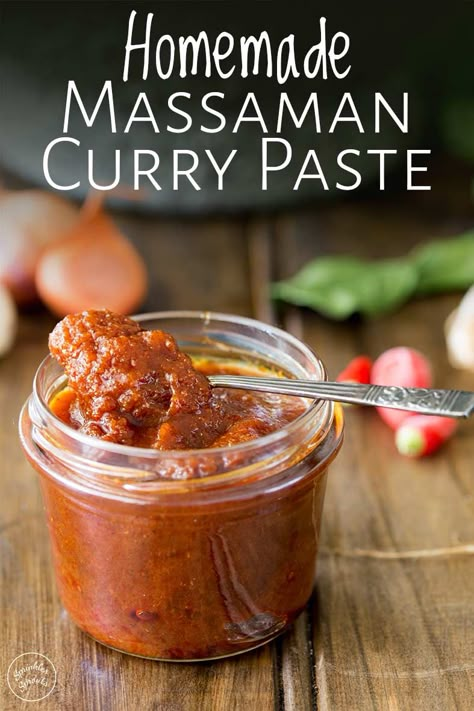 Indian Curry Paste Recipe, Curry Paste Recipe, Massaman Curry Paste, Mild Curry, Homemade Curry, Massaman Curry, Paste Recipe, Curry Dishes, Homemade Spices