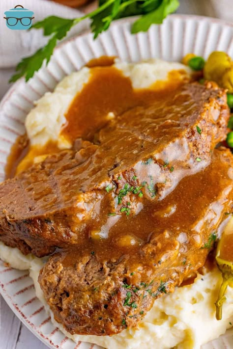 Gravy on a few slices fo Slow Cooker Mississippi Meatloaf. Mississippi Meatloaf, Crock Pot Beef Tips, Moist Meatloaf, Crockpot Meatloaf, Mississippi Pot, Mississippi Pot Roast, Country Cook, The Country Cook, Crockpot Pork