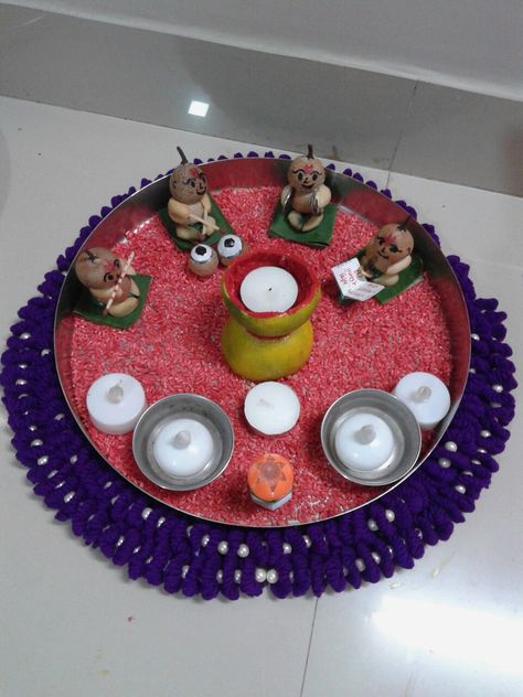 Aarti thali# middle diya made from orange #band party made from sopari art# floating lighting diya# awsome experiment. Aarti Thali Decoration Ideas, Ganpati Aarti, Arti Thali Decoration, Arti Thali, Aarti Thali, Thali Decoration, Fancy Sweater, Thali Decoration Ideas, Desi Wedding Decor