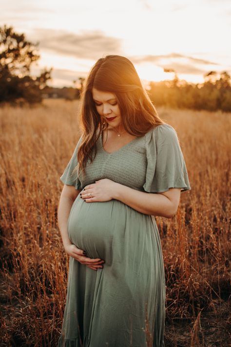 Women Maternity Photography, Fall Colors Maternity Shoot, Wheat Field Maternity Pictures, Outdoor Maternity Photos Mom Only, Maternity Sunrise Photoshoot, Maternity Poses Just Mom, Maternity Mom Poses, Maternity Shoot Just Mom, Midsize Maternity Photoshoot