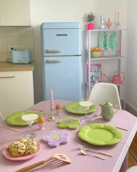 Pastel Dining Room, Pastel Home Decor, Kitschy Kitchen, Pastel House, Pastel Room, Dorm Inspo, Danish Pastel, Cute Bedroom Decor, Apartment Decor Inspiration