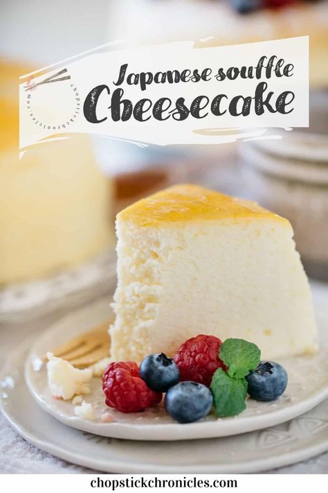 Japanese Souffle Cheesecake, Japanese Jiggly Cheesecake Recipe, Jiggly Japanese Cheesecake, Soufflé Cheesecake, Cheesecake Japanese, Japanese Cheesecake Recipe, Souffle Cheesecake, Japanese Cotton Cheesecake, Fluffy Cheesecake