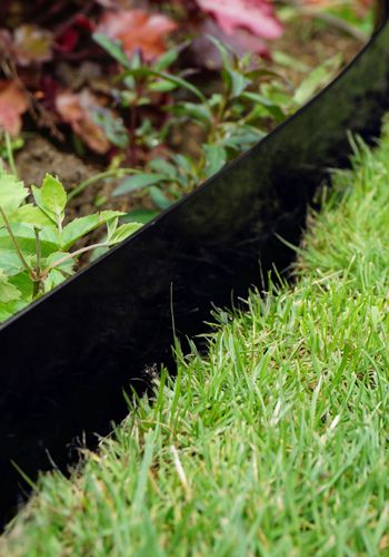 ETILLS LTD 5 x 100mm Plain Garden Edging - Standard - Black Black Garden Edging, Black Metal Edging Landscape, Metal Garden Edging, Garden Lawn Edging, Steel Garden Edging, Paver Edging, Path Edging, Flower Bed Edging, Metal Edging