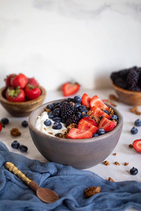 This Healthy Greek Yogurt Breakfast Bowl recipe is an easy way to kick start your day and keep your taste buds satisfied. This breakfast bowl is the epitome of nourishing your body while keeping you full throughout the morning. Simply mix and match your favorite toppings and you’ll create a delicious early morning meal or snack. Entirely Gluten-Free. #greekyogurtbreakfastbowl #greekyogurtbreakfast #greekyogurtbreakfastyum #breakfastbowlrecipes #breakfastbowlpipe #breakfastbowls Yogurt Bowl Photography, Healthy Greek Yogurt Breakfast, Greek Yogurt Breakfast Bowl, Yogurt Breakfast Bowl, Banana Bread Pancakes, Greek Yogurt Breakfast, Breakfast Yogurt, Food Shoot, Morning Recipes Breakfast