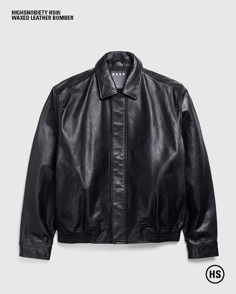 The HS05 boxy-fitting leather jacket comes with a bovine leather outer that has been given a waxed finish. ⁠ ⁠ The outerwear style is enhanced with snap button cuffs and a foldover placket that covers the zip closure. Side slant pockets complete the look, while the satin-lined interior features an internal hang loop and pocket for added convenience.⁠ ⁠ We paired this jacket with the Séfr Otis Trouser, a luxe pant style made from a coated cotton blend cloth originating from Italy. The fabric i... Batman Lamp, Men Leather Jacket, Black Leather Jacket Men, Adrette Outfits, Leather Jacket Men Style, Black Men Fashion Casual, Classy Outfits Men, Concept Clothing, Street Fashion Men Streetwear