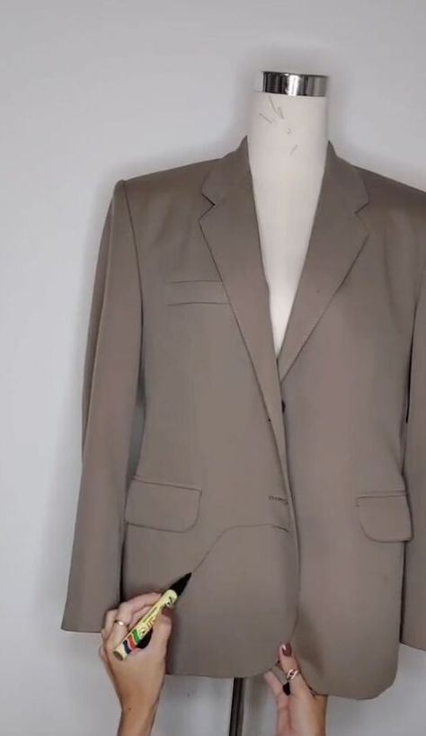 Styling Mens Blazer For Women, Upcycle Mens Blazer Suit Jackets, How To Tailor A Blazer, Upcycled Blazers Suit Jackets, How To Make A Jacket Smaller, Blazer Thrift Flip, Upcycle Jacket Blazers, Upcycle Blazer Ideas, Blazer Upcycle Diy Ideas