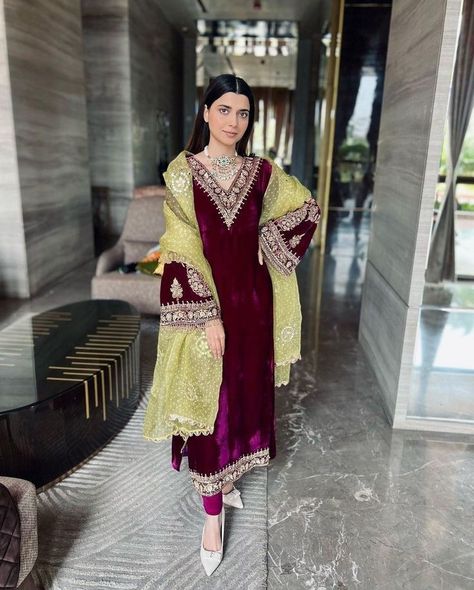 Velvet Pakistani Dress, Velvet Suit Design, Nimrat Khaira, Velvet Dress Designs, Velvet Dresses, Pakistani Fashion Party Wear, Indian Dresses Traditional, Velvet Suit, Dress Neck Designs