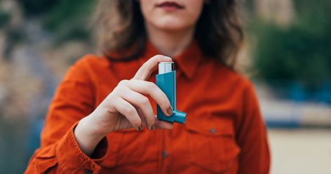 Not everyone will experience the same symptoms of asthma. Some people may only have a few symptoms now, but the rest of the symptoms later in the day. Asthma Spray, Severe Asthma, Asthma Inhaler, Breathing Problems, Asthma Symptoms, Asthma Attacks, Lung Disease, Young Athletes, Chronic Disease