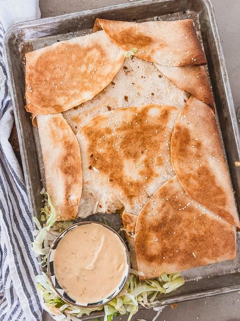 This Big Mac Sheet Pan Quesadilla is bursting with lots of flavor, melty cheese and my favorite Big Mac sauce recipe!! Big Mac Sheet Pan Quesadilla, Sheet Pan Cheeseburger Quesadilla, Big Mac Burrito, Big Mac Quesadilla Recipe, Big Mac Tortilla, One Pan Ground Beef Recipes, Big Mac Quesadilla, Pan Quesadilla Recipe, Sheet Pan Quesadilla