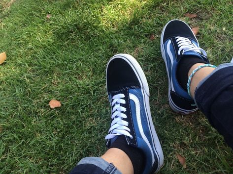 Black And Blue Vans Outfit, Vans Old Skool Navy Outfit, Black Old Skool Vans Outfit, Blue Vans Outfit, Old Skool Vans Outfit, Aesthetic Blanco, Black Old Skool Vans, Black Vans Outfit, Vans Old Skool Navy