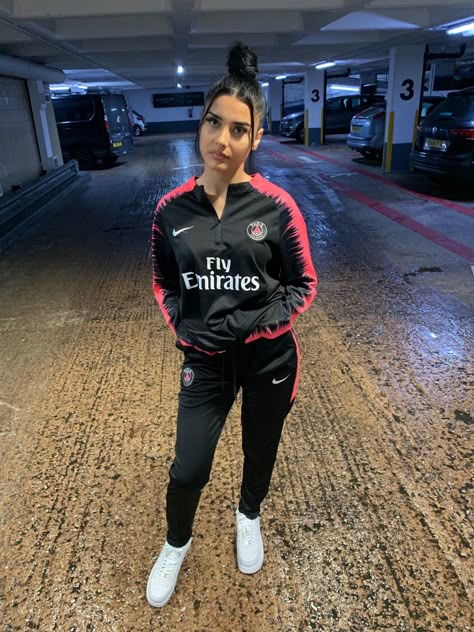 Psg Tracksuit Women, Drip Outfits Women, Lacoste Tn, Jogging Nike, Girls With Black Hair, Swag Girl Style, Joggers Outfit, Causal Outfits