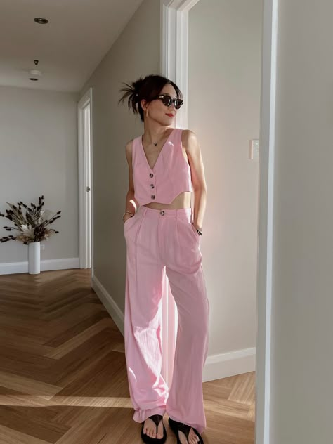 Pink Suit Pants Outfit, Pink Waistcoat Outfit Woman, Pink Waistcoat Outfit, Pink Pantsuits For Women, Pink Waistcoat, Fun Pink Outfits, Pastel Casual Outfit, Pink Suit Women, Pink Pantsuit