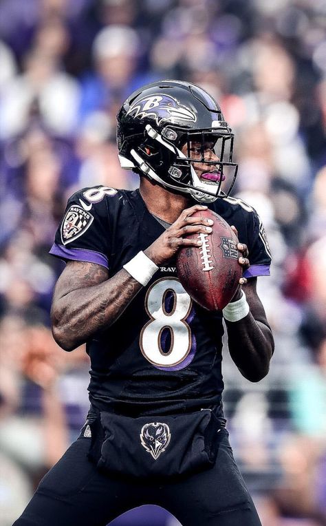 Lamar Jackson Wallpaper, Lamar Jackson Ravens, Nfl Ravens, Nfl Football Helmets, Baltimore Ravens Football, Nfl Football Pictures, Nfl Football Art, Ravens Football, Nfl Football Players