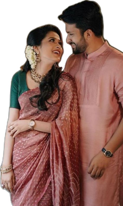 South Indian Engagement Photos, South Indian Wedding Photography, Couple Dress Matching, Indian Engagement Photos, Hindu Wedding Photos, Engagement Portraits Poses, Wedding Matching Outfits, Coordinated Outfits, South Indian Style