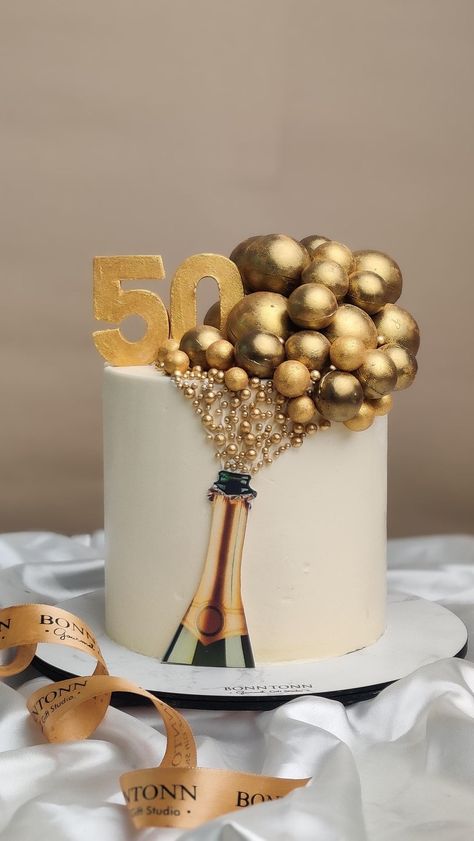 Bonn Tonn | Here’s the making of this stunning Champagne Cake for 50th Birthday Celebration 💕🍾 Follow @bonn.tonn for more amazing videos… | Instagram Chocolate Cake 50th Birthday, 50 Birthday Cake Women, 50ty Birthday Cake, Cake Ideas 50th Birthday Women, Saints Birthday Cake, Mother Birthday Party Ideas, 50 Year Old Birthday Ideas Women Parties Decorations, 78th Birthday Party Ideas, Wine Cakes Birthday