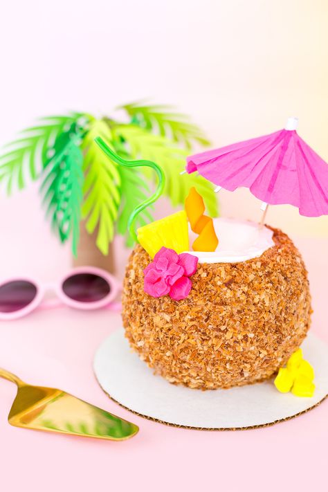 » Piña Colada Coconut Drink Cake Drink Cake, Pina Colada Cake, Coconut Drink, Yoghurt Cake, Coconut Drinks, Summer Cakes, Different Cakes, Tropical Party, Hawaiian Luau