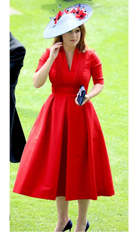 Princess Eugenie's birthday: 24 times the royal has given us fashion inspiration - Photo 2 Princess Eugenie Style, Royal Blue And Red Outfit, Royal Fashion Classy, Royal Style Fashion, Royal Fashion Princesses, Red Fashion Outfits, Royal Ascot Fashion, Ascot Outfits, Princess Look