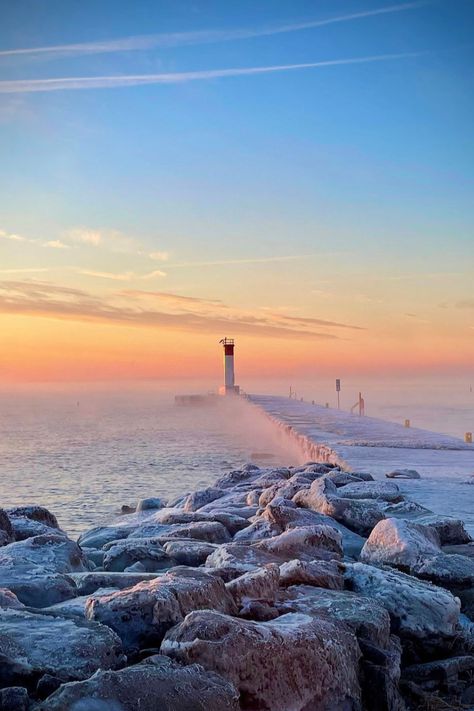 Beautiful Oakville waterfront scenery with mist arising from the water. Ontario Winter, Ontario Photography, Lakeside Park, Rachel Williams, Toronto Photography, Winter Sunrise, Winter Lake, Oakville Ontario, Beautiful Town