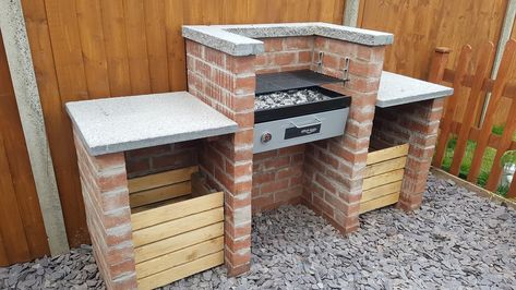 Barbaque Area Outdoor, Brick Barbeque Ideas, Brick Bbq Area Ideas Outdoor, Small Backyard Bbq Area, Brick Bbq Ideas, Brick Bbq Area, Outdoor Brick Bbq, Diy Brick Bbq, Barbecue Diy