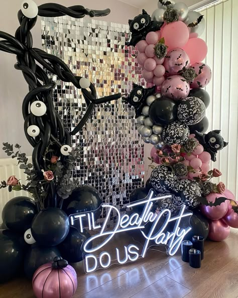 Ballon Arch Halloween, Haunted Disco, Halloween Balloon Wall, Glam Halloween Party, Spooky Birthday Party, Halloween Balloon Garland, Halloween Disco, Disco Halloween, Halloween Theme Birthday