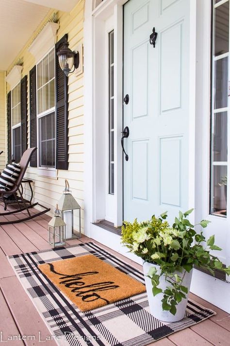 Some of the best outdoor rugs for your outdoor spaces and how to layer your rugs on your front porch #outdoordecor #outdoor #frontporchrugs #frontporch Film Decor, Farmhouse Side Table, Cute Dorm Rooms, Front Steps, Diy Ikea Hacks, Diy Outdoor Decor, House With Porch, Front Porch Decorating, Baby Shower Decor