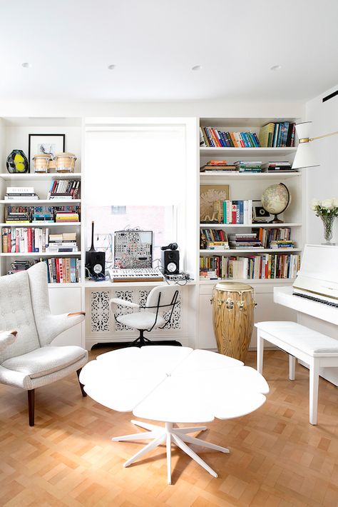 25 Inspiring Home Offices | The Study Office With Piano, Front Room Office, Piano Room Decor, Music Room Office, Cool Home Office, Study Decor, Piano Room, New York Apartment, Office Inspiration