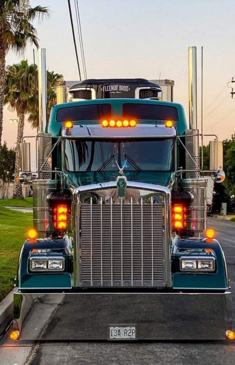 Semi Trucks Interior, Kenworth T800, Big Boyz, Kenworth W900, Nice Trucks, Custom Pickup Trucks, American Trucks, Custom Big Rigs, Trucking Life