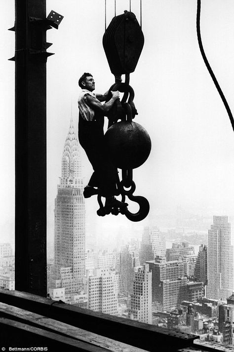 e Lewis Wickes Hine, Lewis Hine, Steel Worker, Rare Historical Photos, The Empire State Building, Chrysler Building, Construction Worker, Vintage New York, Photo Vintage