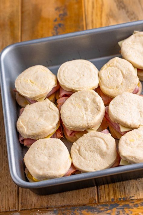 Pillsbury Honey Biscuit Recipes, Ham Egg Cheese Biscuit Casserole, Ham And Cheddar Biscuits, Ham And Cheese Biscuits Stuffed, Ham Cheese Biscuits, Ham And Cheese Butter Swim Biscuits, Refrigerated Biscuit Recipes, Biscuit Meals, Honey Biscuit Recipe