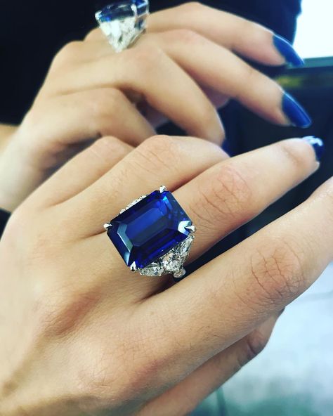 Sweet Jewelry, Penelope Cruz, Jewelry Rings Diamond, Perfect Life, Life Design, Blue Colour, Ring Box, My Mind, Deep Blue